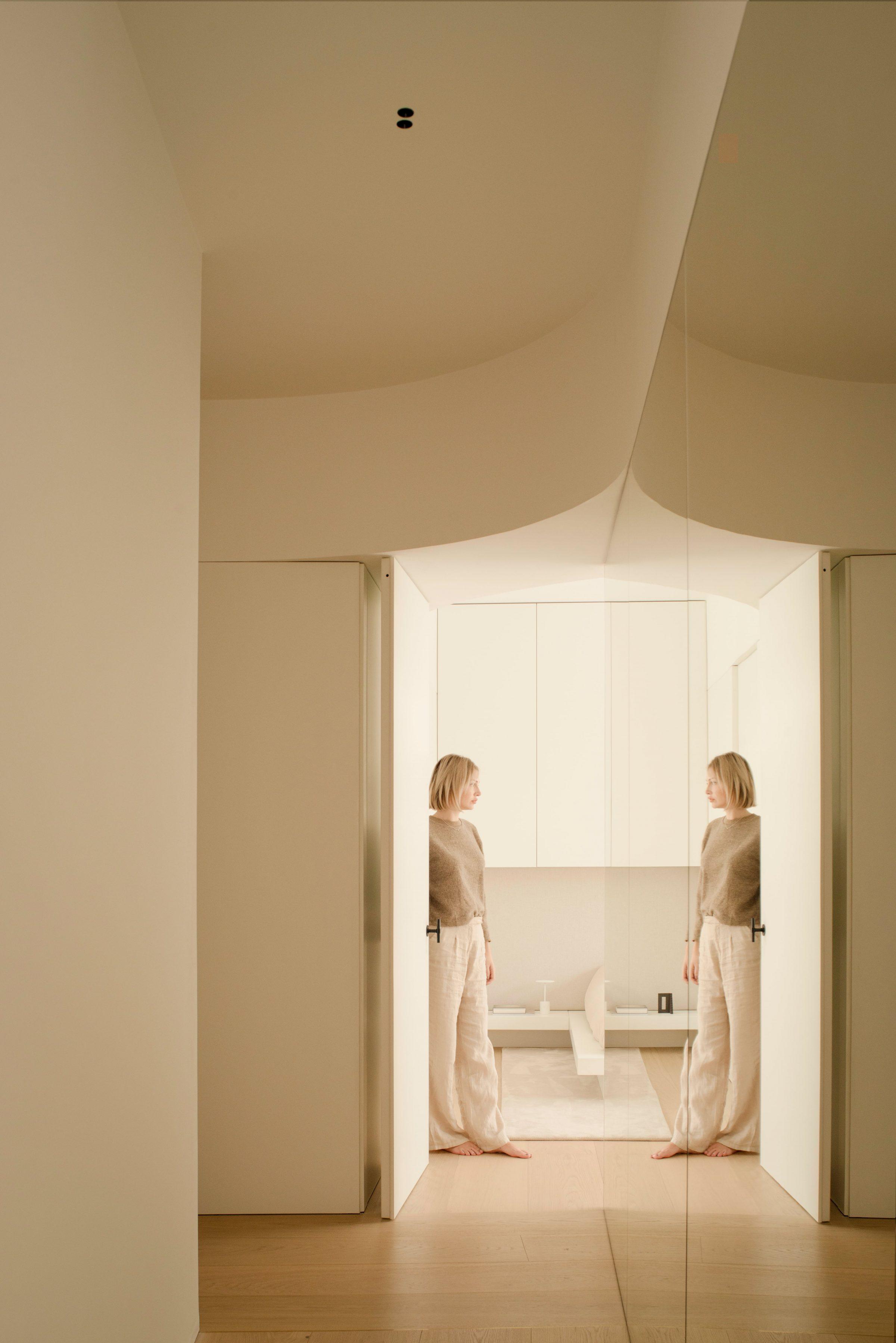 1928 Penthouse — dressing area framed by the curved ceiling