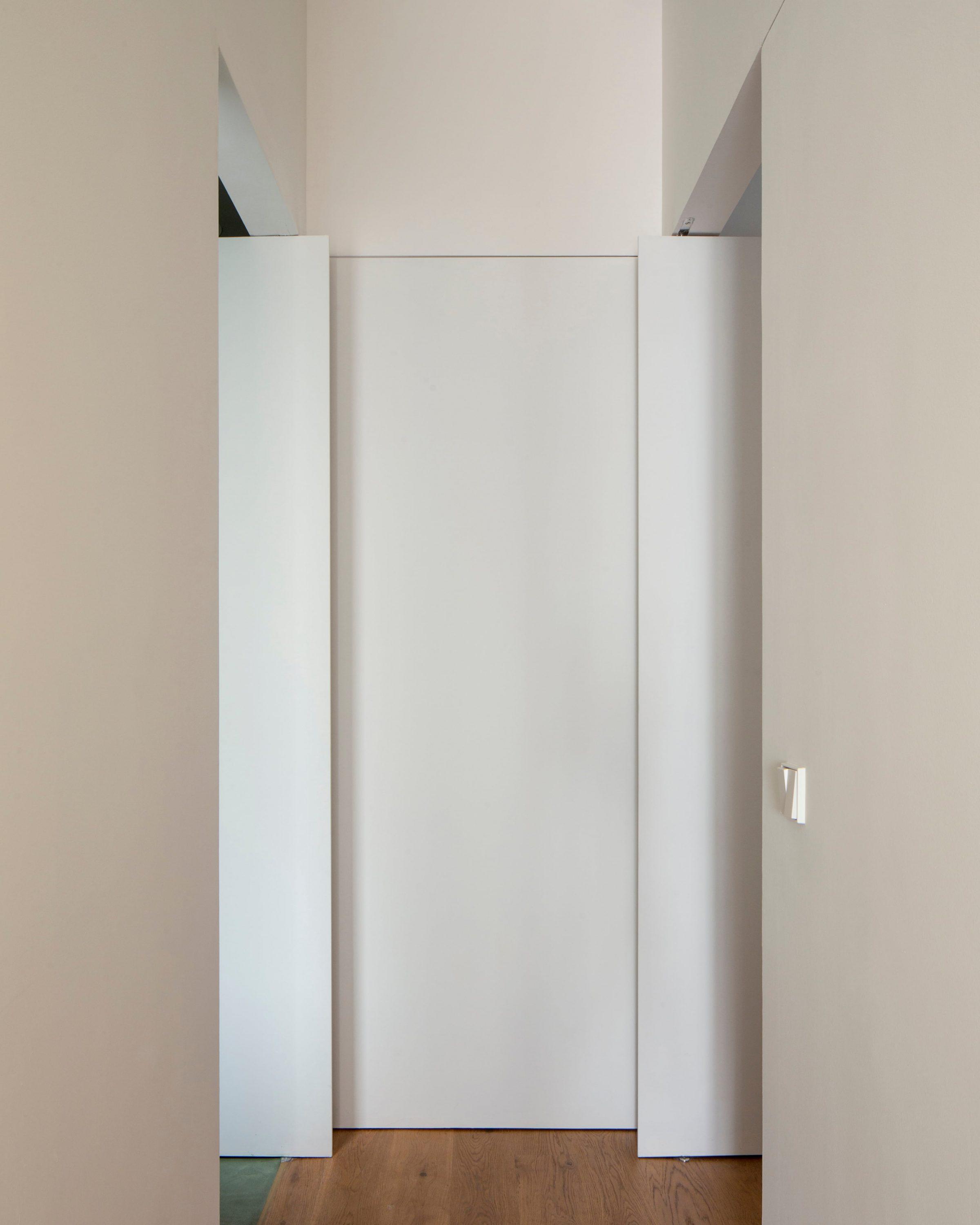 Ciscar Apartment — interior detail, white surfaces and oak flooring