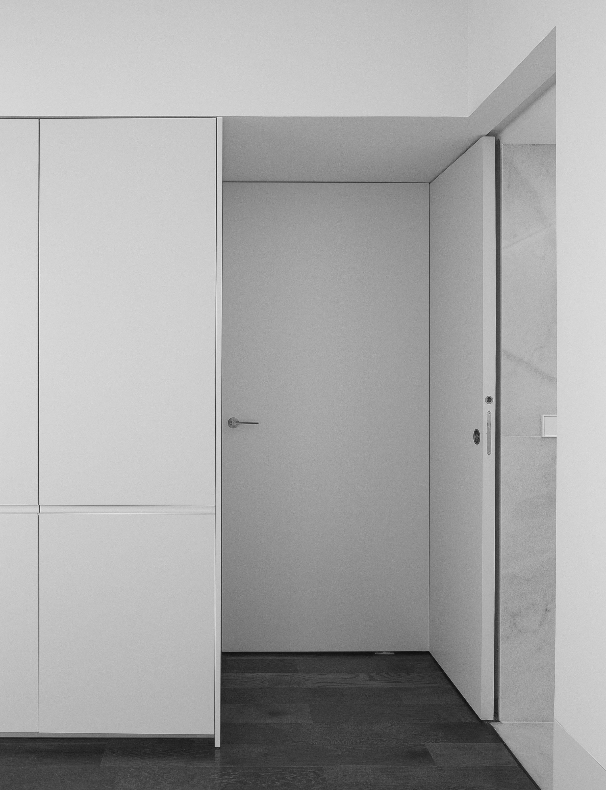 Murcia Apartment, the corner where bedroom meets bathroom, doors aligned with the wall