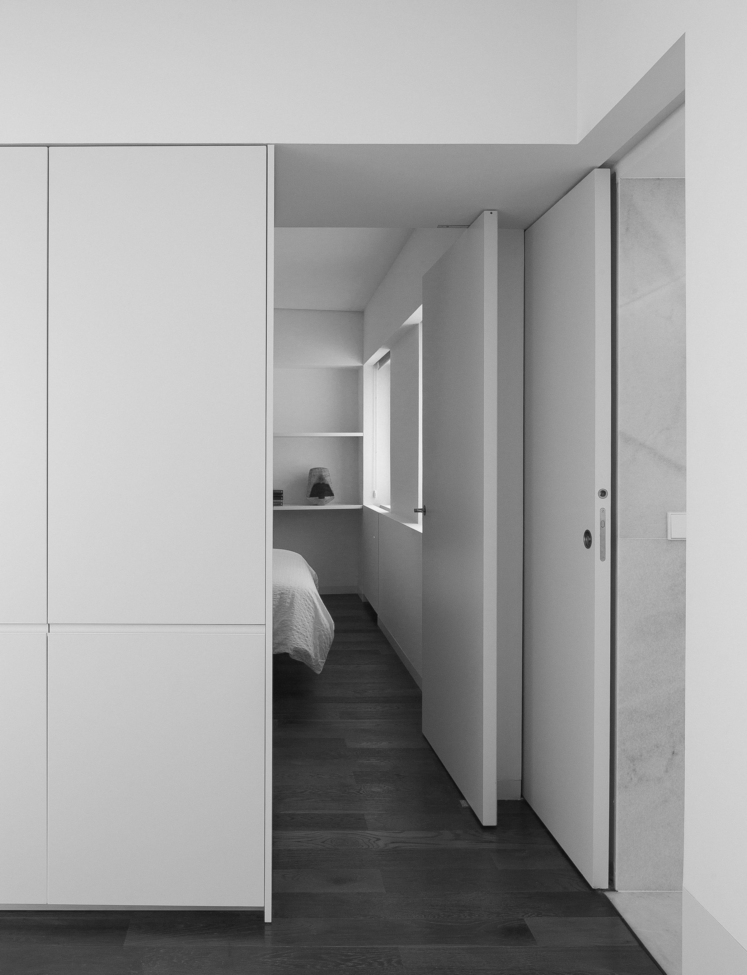 Murcia Apartment, the same corner with both doors opened, marble bath beyond