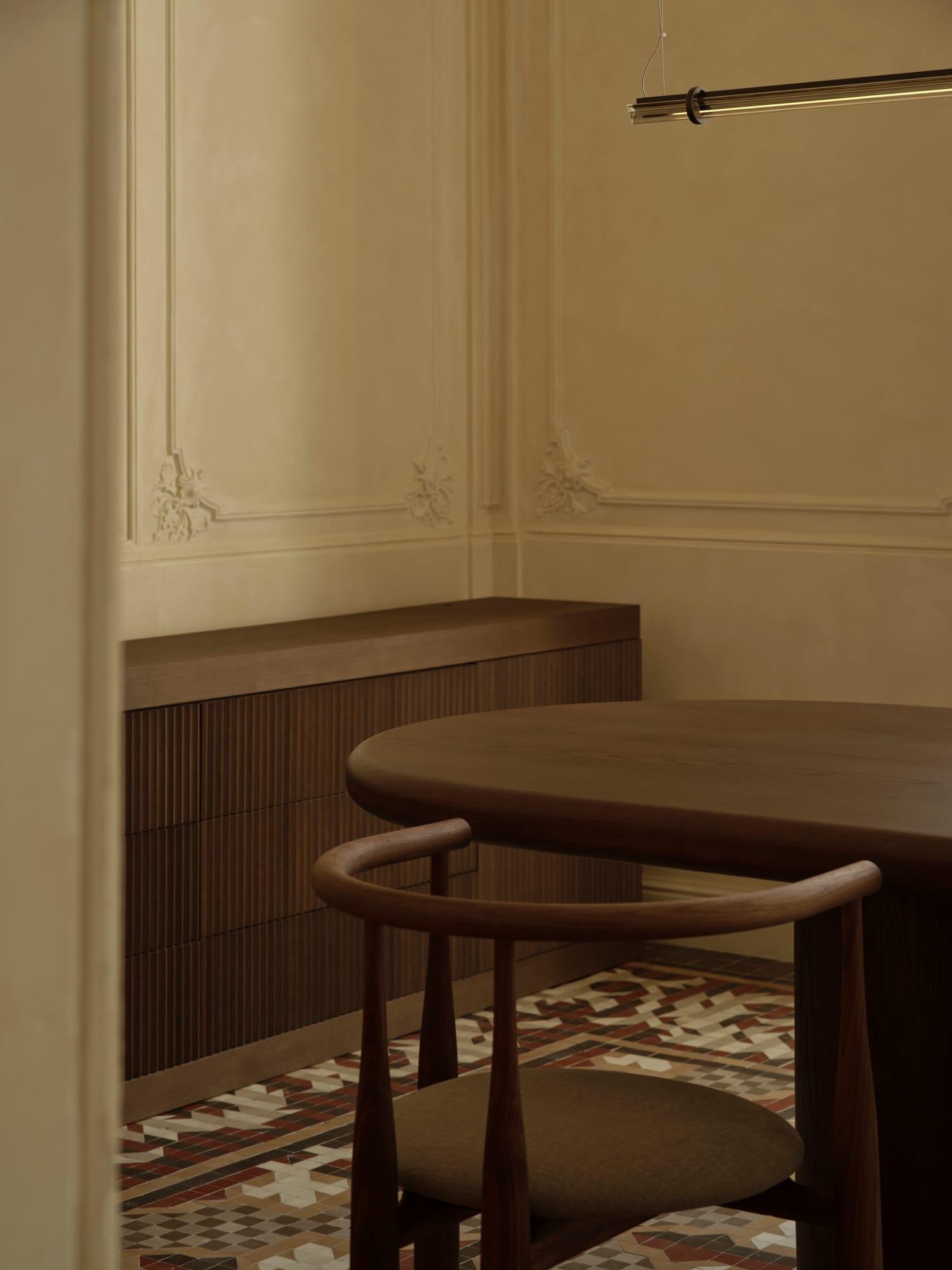 Ciutat Vella Apartment — bespoke round table against fluted oak