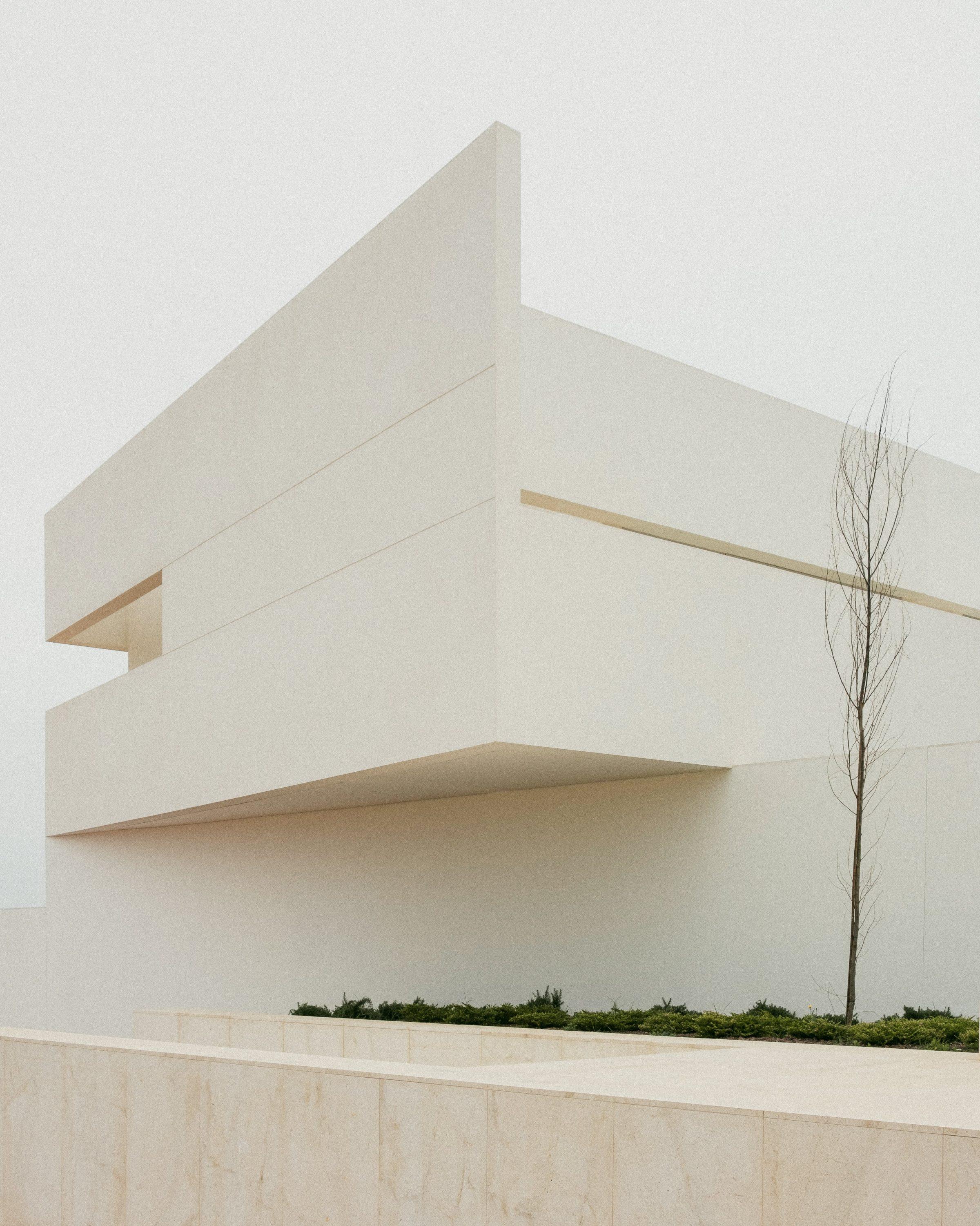 Corner of the cantilevered white volume, Mirasal, Torrevieja