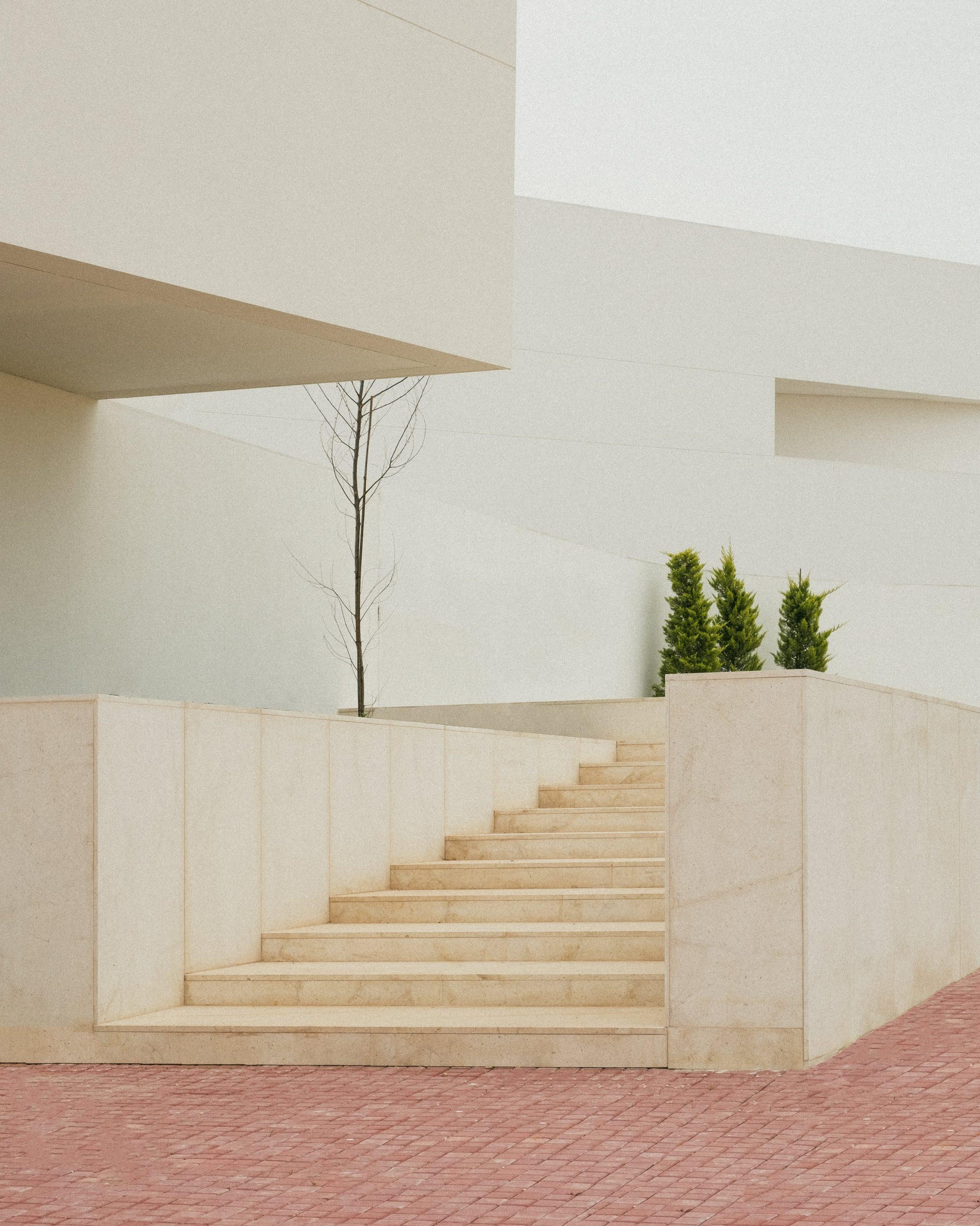 Limestone stair between the white volumes, Mirasal, Torrevieja