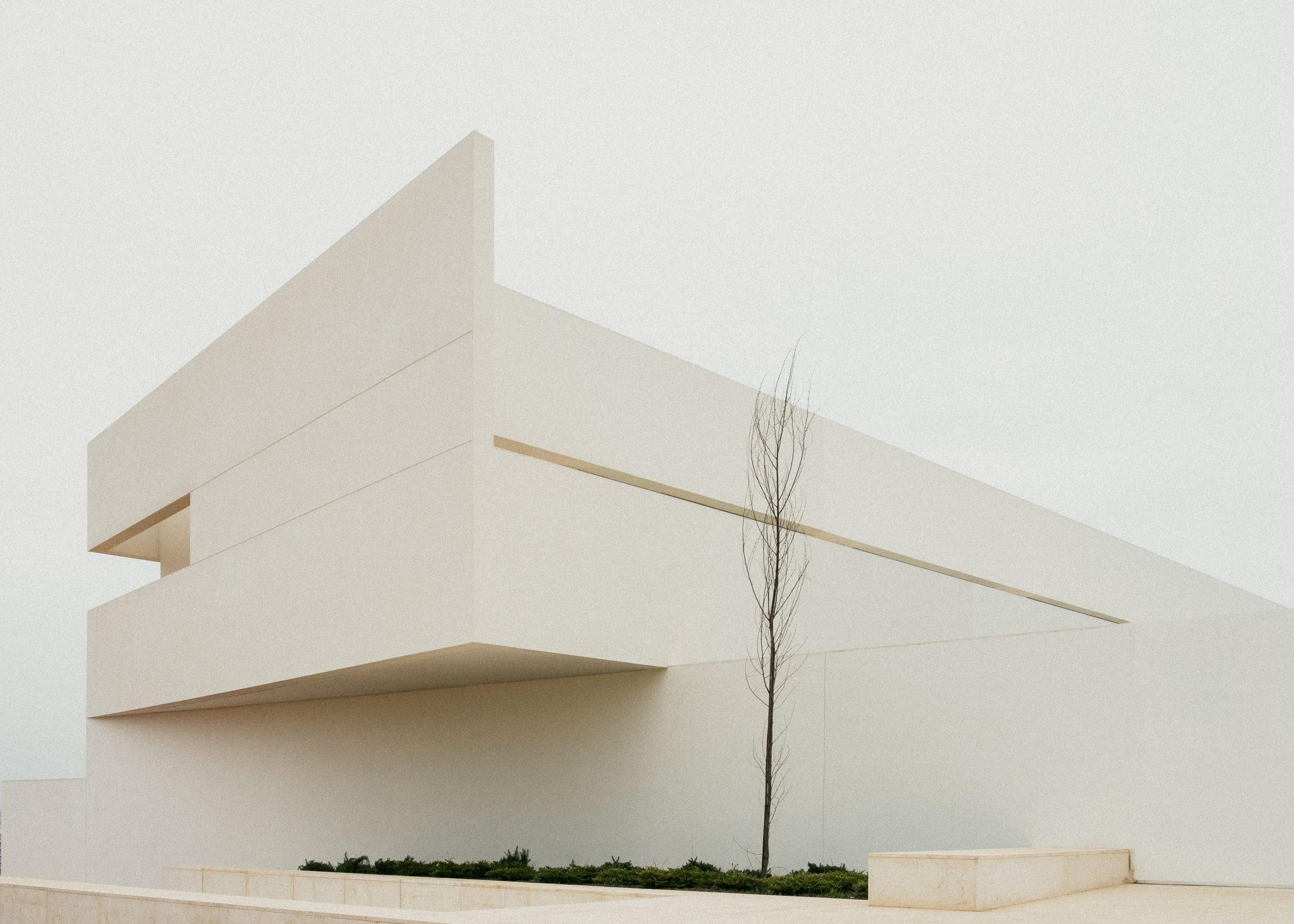 White cantilevered volume of the Mirasal complex against the sky, Torrevieja
